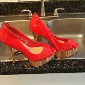 MAKE A OFFER LOOKING TO SELL TODAY Red heels